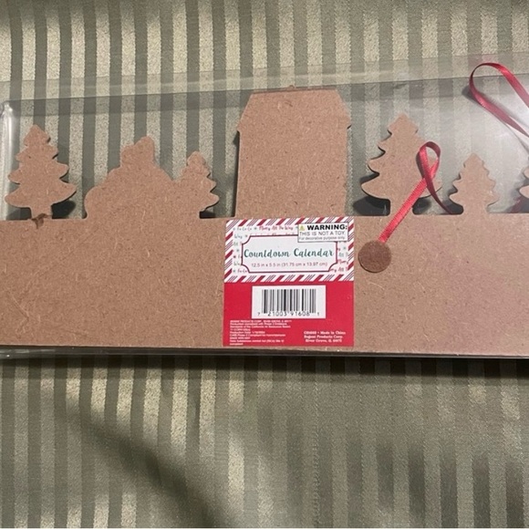 Set of 2 Festive Christmas Countdown Calendar with Red and Green Accents - Picture 9 of 9